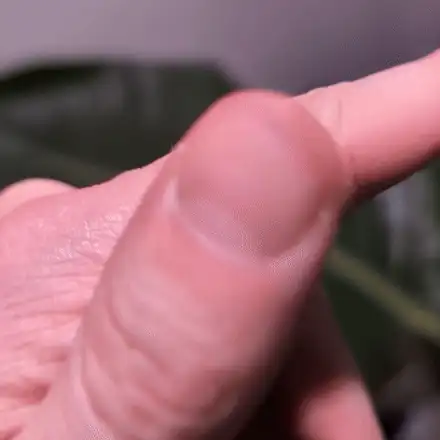 Slim rotating fidget ring
