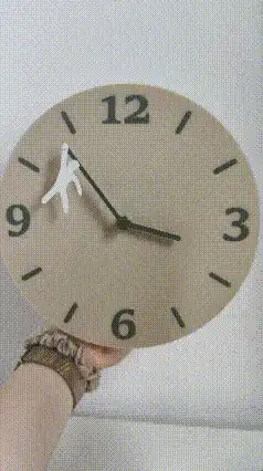 The 'Hang in there' clock, funny man wall clock