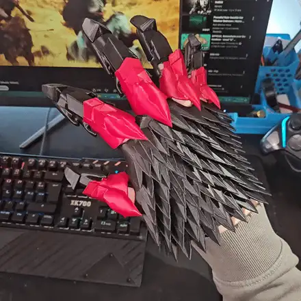 Articulated Dragon Gauntlet, Wearable Hand
