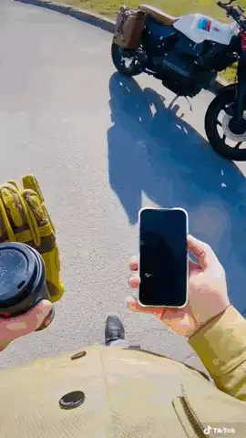 Self stabilizing coffee holder for your motorcycle