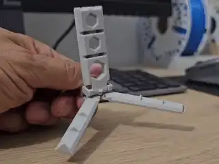 Foldable Keychain Phone Stand with Automatic Arms