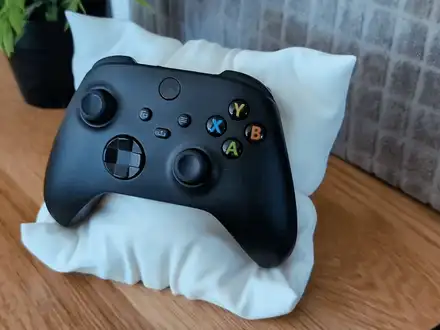 Xbox controller pillow stand