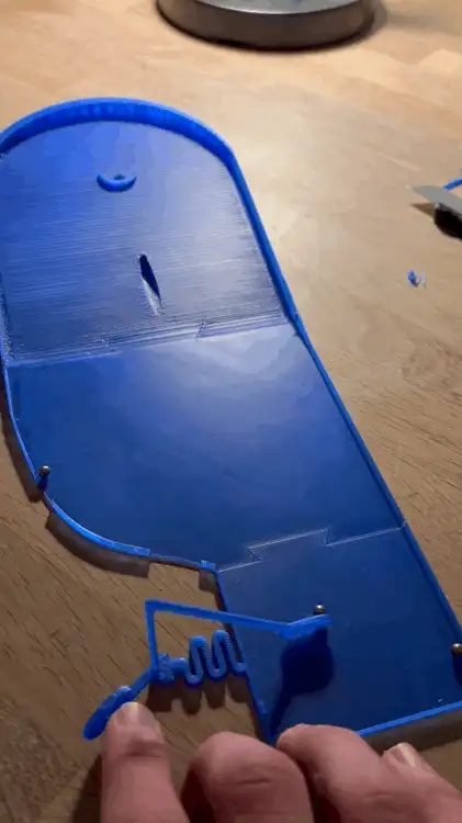 Desk game - Golf with self returning ball
