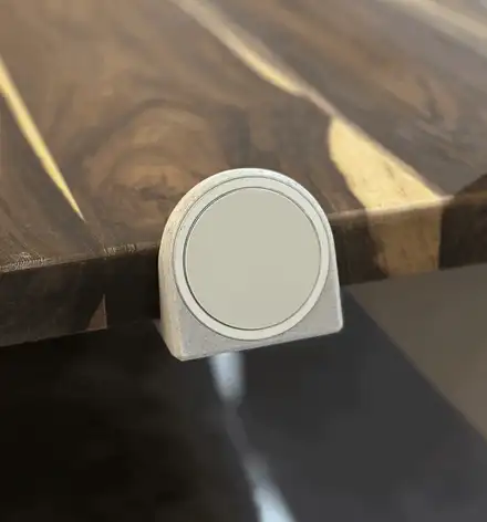 MagSafe Desk and Shelf Mount