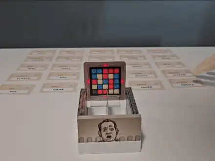 Card organizer for Codenames game (for spymasters)