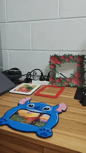 Stitch Photo Frame & Stand / Swappable frame