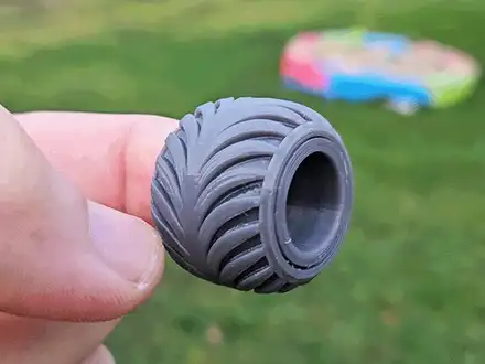 Spinner - a drifting tire Fidget Ring