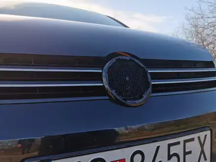 Volkswagen front emblem