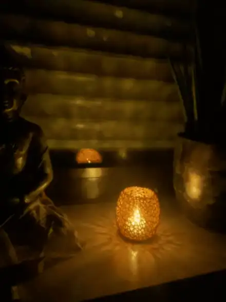 Modern tealight holder