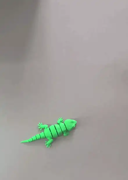 Articulated Gecko, Flexible Desk Toy