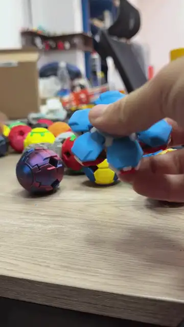 Captain America(2in1 Spinner and squishy ball)