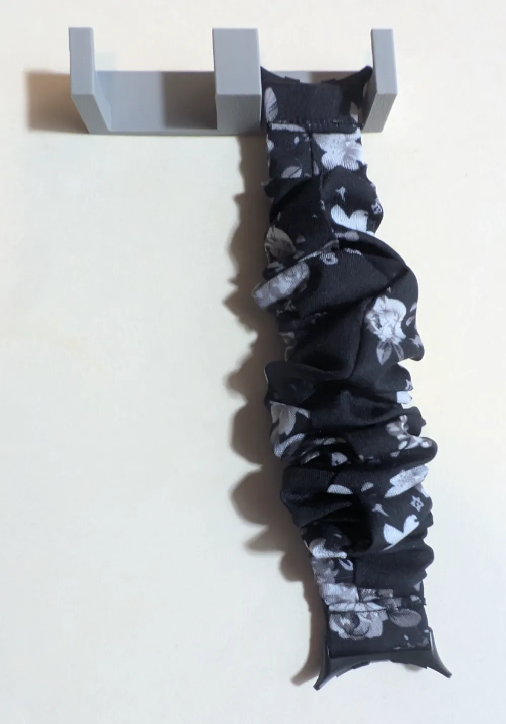 Google Pixel watch 3 45mm band rack, photo 3 of 4 - Google Pixel watch 3 45mm band rack Household