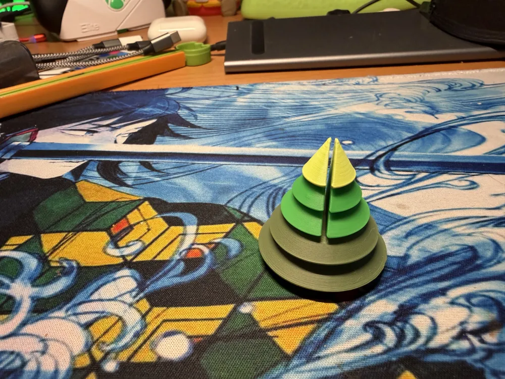 Green Layers Tree Place Card Holder, photo 3 of 4 - Wedding Decor & Favours, Christmas