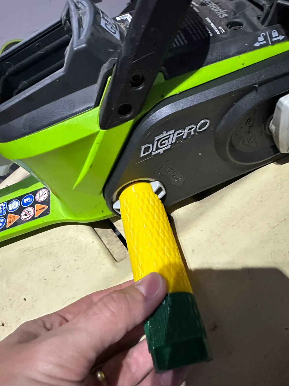 Greenworks chainsaw oil and chain tightness tool, photo 3 of 4 - Greenworks chainsaw oil and chain tightness tool Household