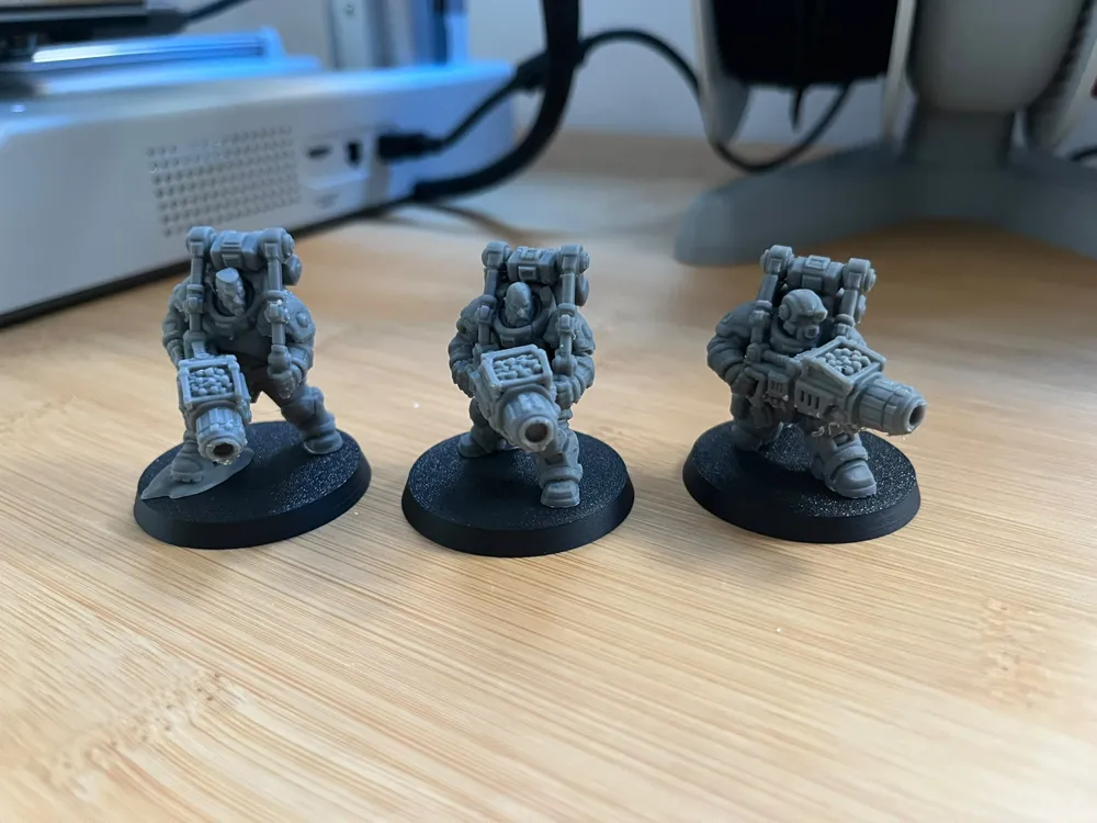 Grimdark Space Dwarf Heavy Oreburst Gunners, photo 3 of 4 - Grimdark Space Dwarf Heavy Oreburst Gunners Toys & Games