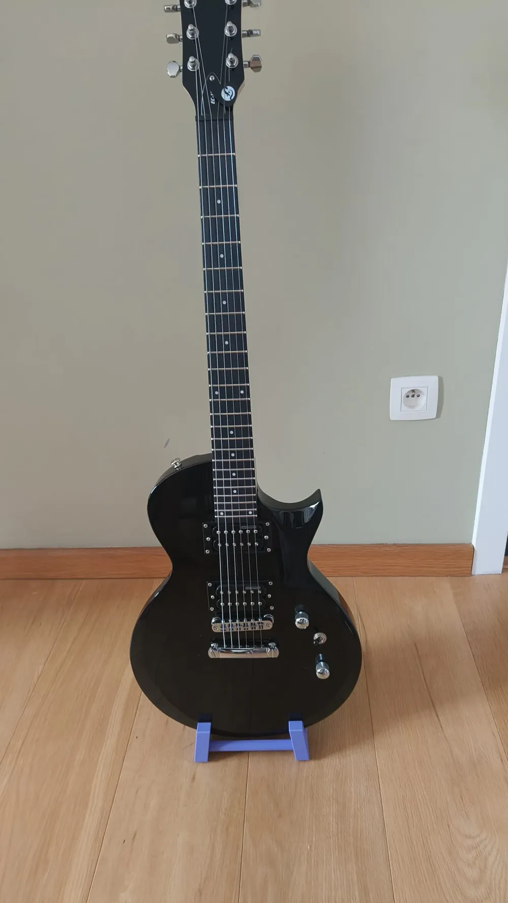 guitar stand (electric), photo 3 of 4 - guitar stand (electric) Hobby & DIY