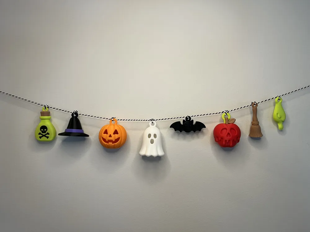 Halloween Garland, Pumpkin Ghost Bat Witch, photo 2 of 5 - Pumpkins & Jack-o-lanterns, pumpkin garland