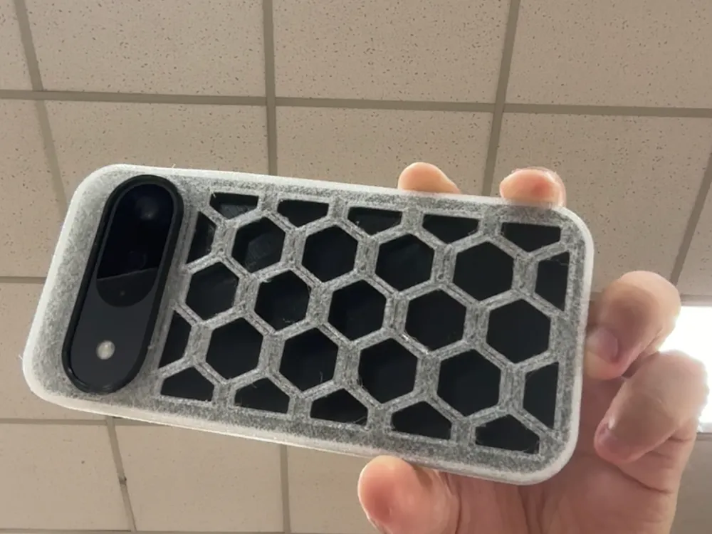 Hexagon Cover Pixel 9 / 9 Pro ( TPU ), photo 4 of 4 - Hexagon Cover Pixel 9 / 9 Pro ( TPU ) Mobile & Device Accessories
