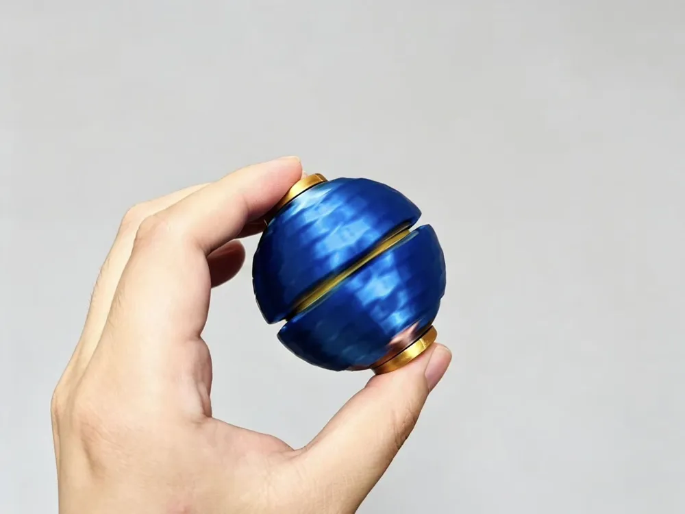Press and rotate the decompression ball (hexagonal pattern), photo 3 of 4 - Building & Construction Toys, Toy