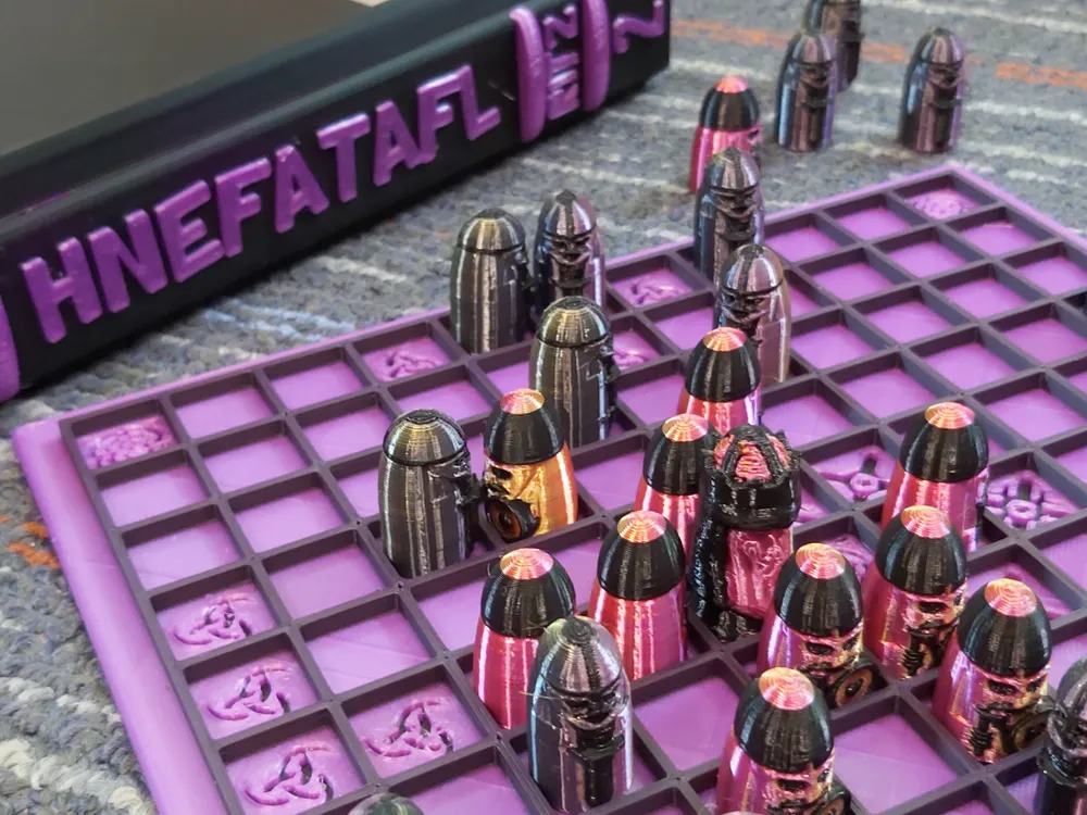 HNEFATAFL The Viking Board Game - Bookcase Edition, photo 4 of 4 - Classic Board Games & Game Sets, chess