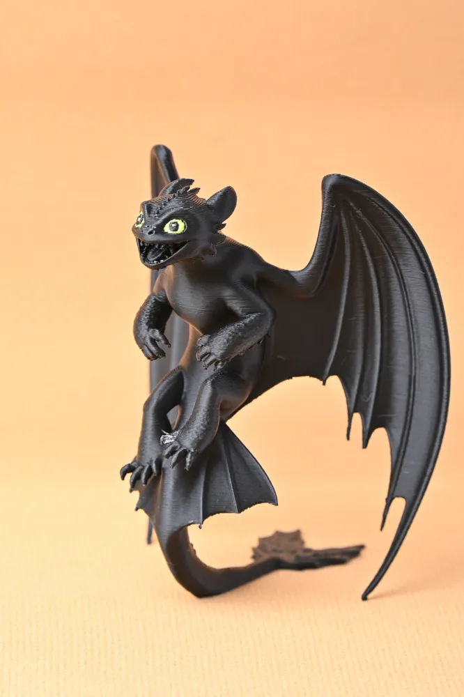 How to Train Your Dragon Night Fury Toothless Flying and Roaring Toy Figure, photo 2 of 5 - Toy Cars & Vehicles, Ornaments