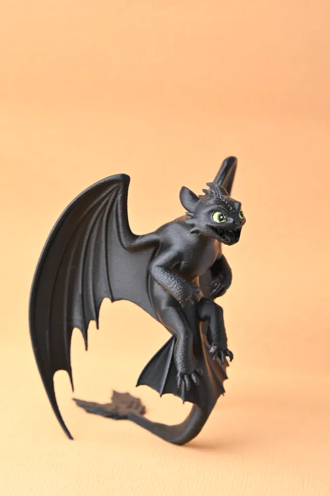 How to Train Your Dragon Night Fury Toothless Flying and Roaring Toy Figure, photo 3 of 5 - Toy Cars & Vehicles, Ornaments