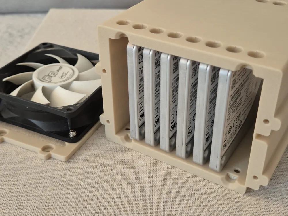 HP Elitedesk 800 8x 2.5" HDD/SSD bracket with fan, photo 2 of 4 - HP Elitedesk 800 8x 2.5" HDD/SSD bracket with fan Hobby & DIY