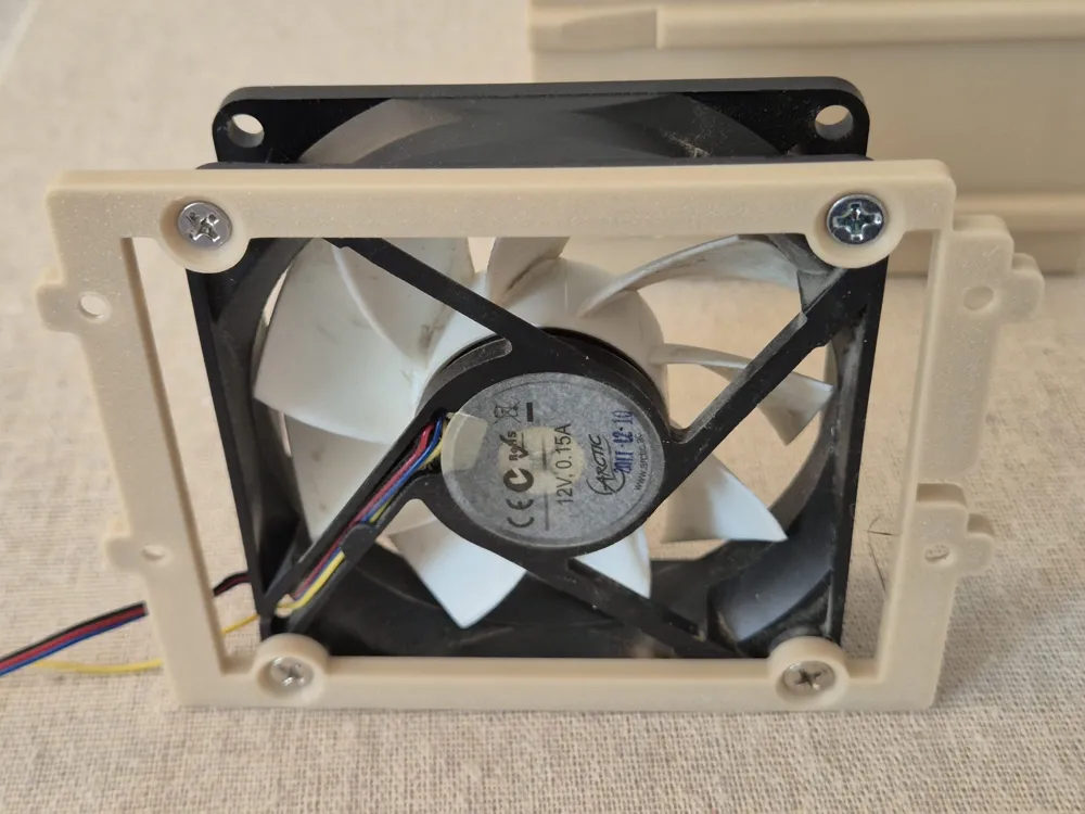 HP Elitedesk 800 8x 2.5" HDD/SSD bracket with fan, photo 4 of 4 - HP Elitedesk 800 8x 2.5" HDD/SSD bracket with fan Hobby & DIY