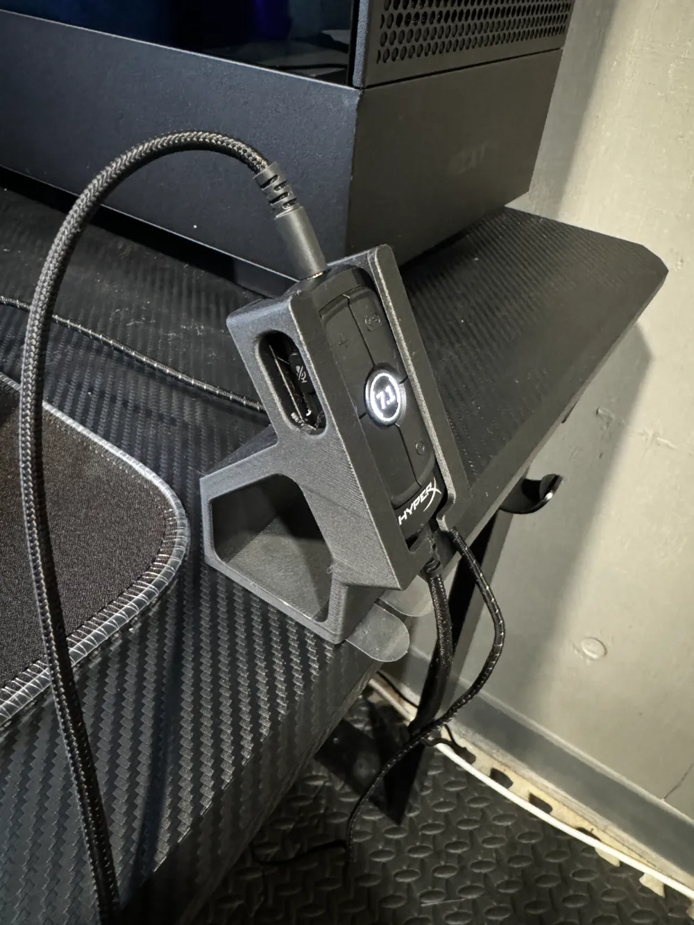 Hyper X alpha S controller stand, photo 2 of 3 - Hyper X alpha S controller stand Household