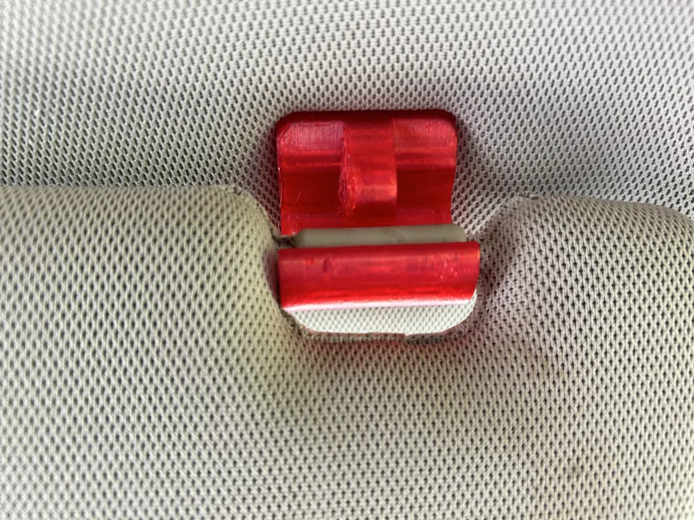 Hyundai Santa Fe 2006 SunVisor Clip, photo 2 of 3 - Vent Clips & Air Fresheners, interior