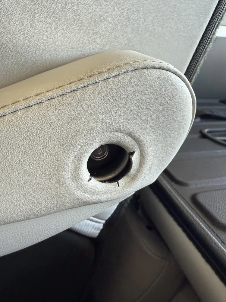Hyundai Santa Fe Captains Chair Arm Rest Plug fix, photo 3 of 4 - Hyundai Santa Fe Captains Chair Arm Rest Plug fix Gifts & Occasions