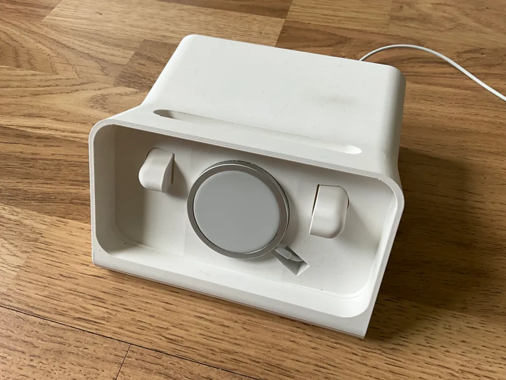 iPhone 13+Case Standby Mode Dock, photo 4 of 4 - iPhone 13+Case Standby Mode Dock Mobile & Device Accessories