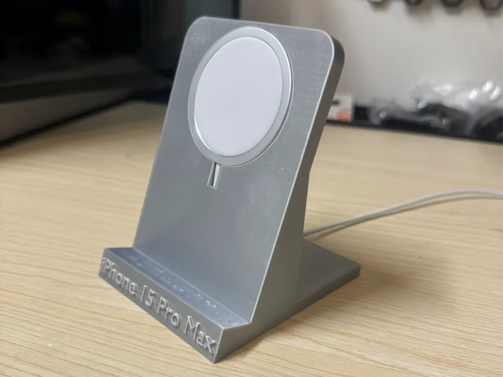 Iphone 15 Pro Max magsafe stand, photo 2 of 3 - Iphone 15 Pro Max magsafe stand Household