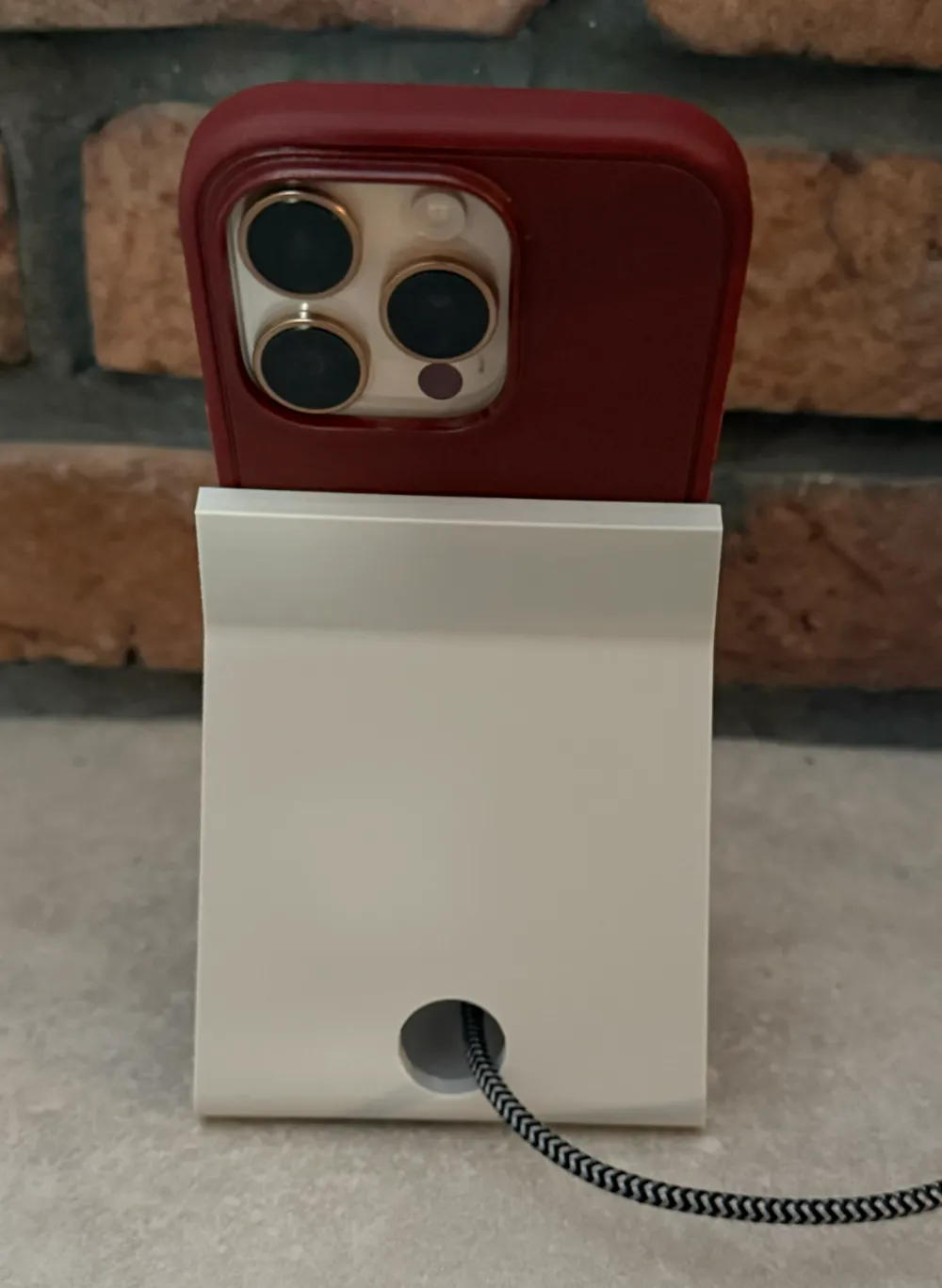 iPhone 16 & 16 Pro Stand (charge and standby mod), photo 4 of 4 - iPhone 16 & 16 Pro Stand (charge and standby mod) Hobby & DIY