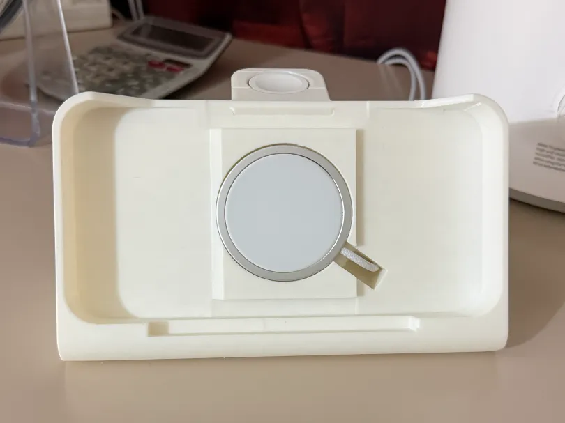 Iphone 17 pro max and watch dock with magsafe case