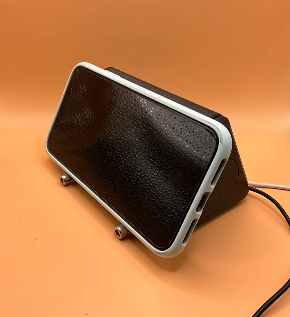 iphone + Apple Watch stand and charger, photo 2 of 4 - iphone + Apple Watch stand and charger Hobby & DIY