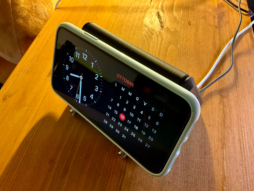 iphone + Apple Watch stand and charger, photo 3 of 4 - iphone + Apple Watch stand and charger Hobby & DIY