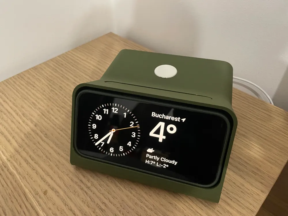 iPhone Dock 12-15 w/case and Apple Watch Charger, photo 3 of 4 - iPhone Dock 12-15 w/case and Apple Watch Charger Household
