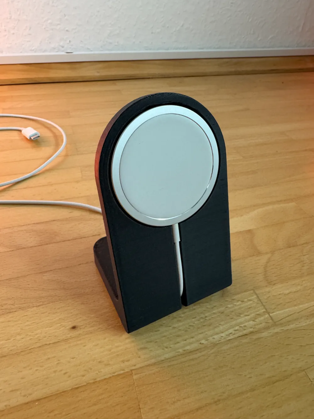 iPhone Magsafe Stand fits iPhone 16 iPhone 16 Pro, photo 2 of 4 - iPhone Magsafe Stand fits iPhone 16 iPhone 16 Pro Hobby & DIY