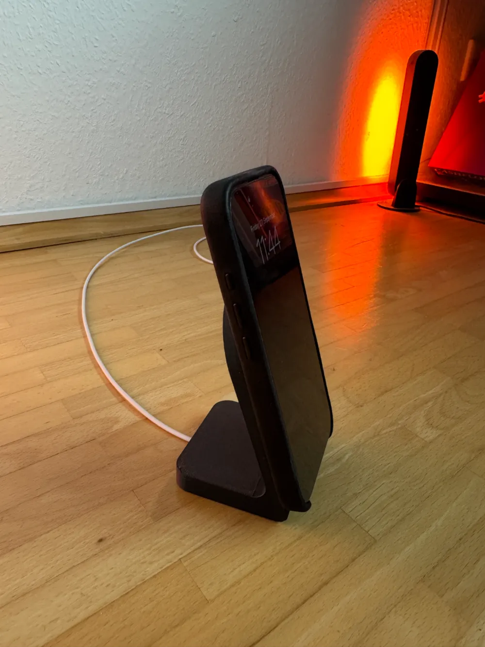 iPhone Magsafe Stand fits iPhone 16 iPhone 16 Pro, photo 3 of 4 - iPhone Magsafe Stand fits iPhone 16 iPhone 16 Pro Hobby & DIY
