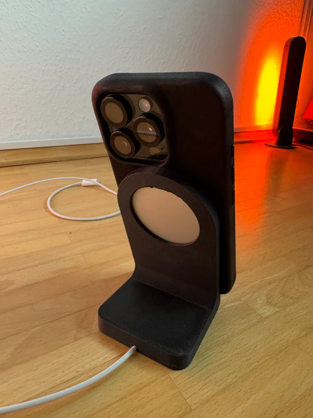 iPhone Magsafe Stand fits iPhone 16 iPhone 16 Pro, photo 4 of 4 - iPhone Magsafe Stand fits iPhone 16 iPhone 16 Pro Hobby & DIY