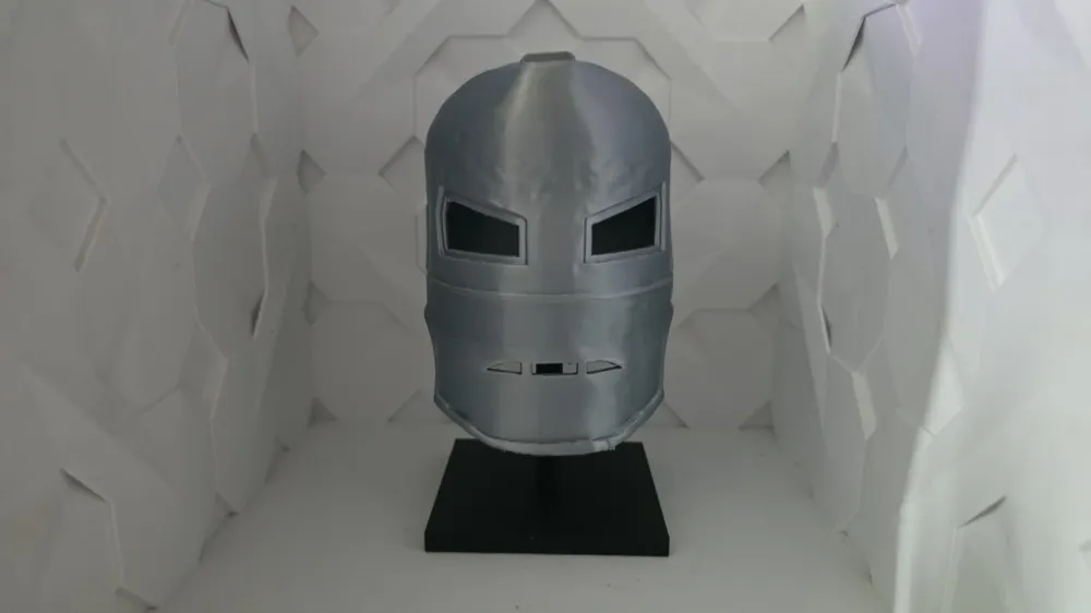 Iron Man MK1 Helm mit Base " ", photo 2 of 4 - Iron Man MK1 Helm mit Base " " Figurines & Collectibles