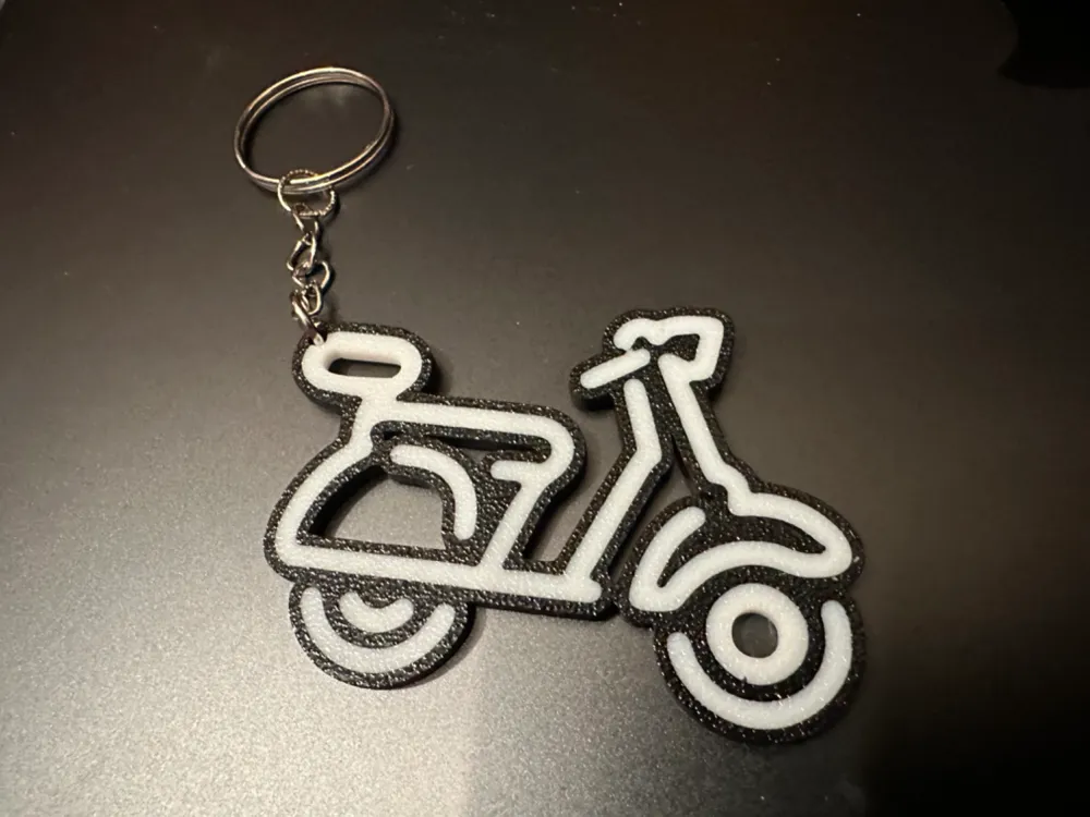 Italian Vespa Scooter model keychain, another view - Keychains, moto