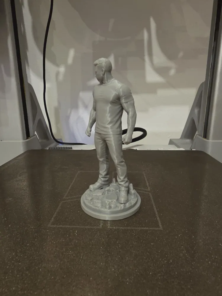 Jack Reacher, Alan Ritchson Portrait Statue, photo 3 of 4 - Jack Reacher, Alan Ritchson Portrait Statue Miniatures