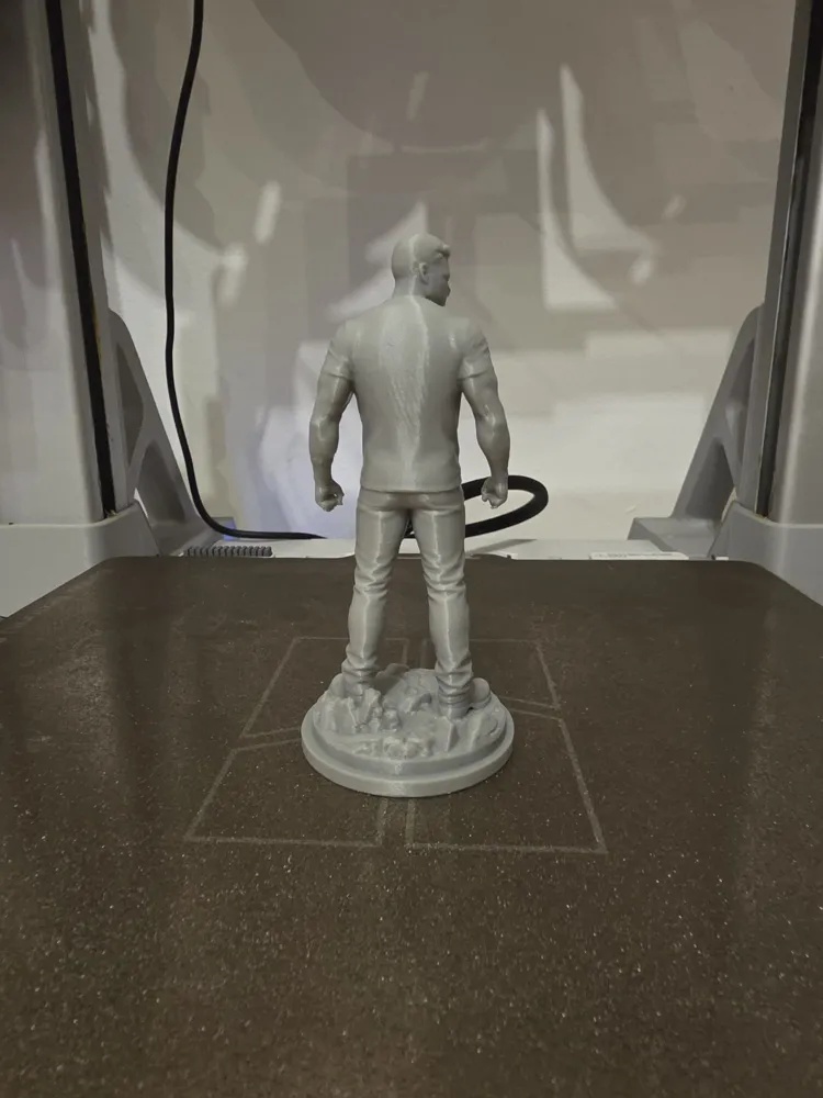 Jack Reacher, Alan Ritchson Portrait Statue, photo 4 of 4 - Jack Reacher, Alan Ritchson Portrait Statue Miniatures