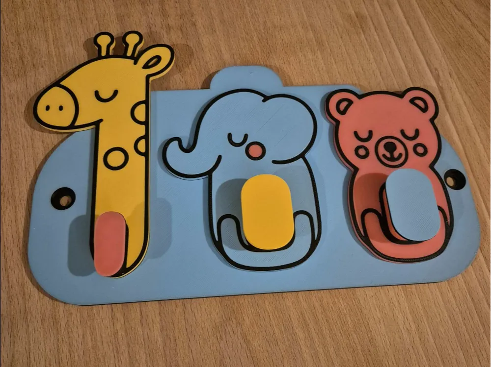 KIDS ROOM CLOTHES HANGER