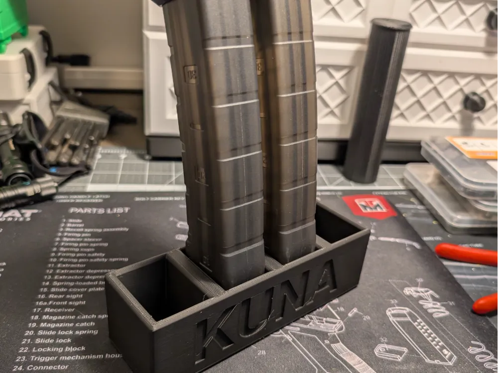Kuna Magazine Holder