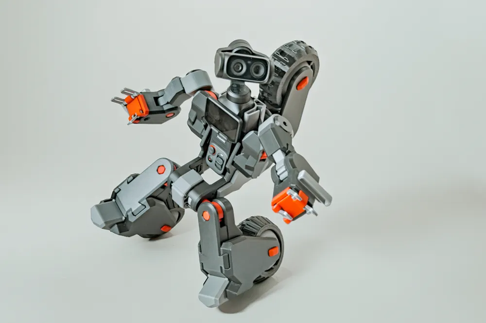 Luna Ultimate Transform Bold Figure, photo 4 of 5 - People & Warrior Figures, robot