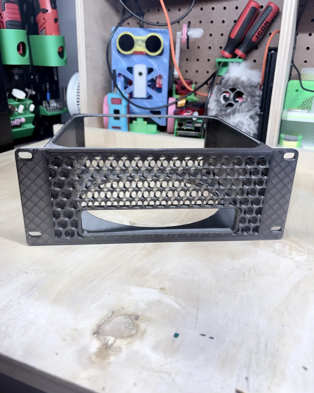 MacStudio Cheese Grater 10in Rack Mount 2U M4 M6, photo 3 of 4 - MacStudio Cheese Grater 10in Rack Mount 2U M4 M6 Mobile & Device Accessories
