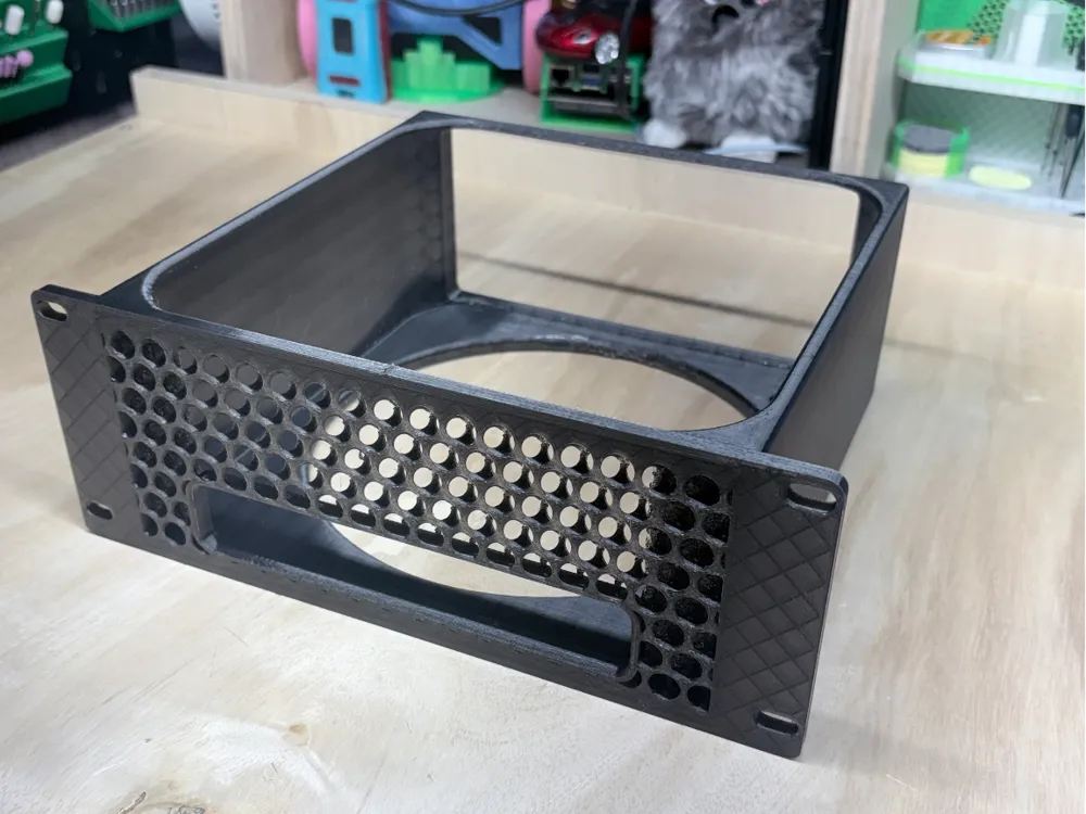 MacStudio Cheese Grater 10in Rack Mount 2U M4 M6 - Router, Wi-Fi & Network Mounts, in stock
